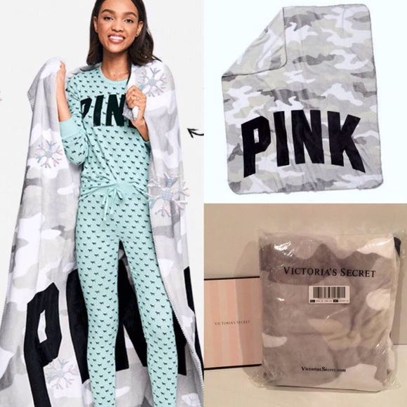 PINK Victoria's Secret Accessories - Pink Victoria Secret Camo Plush Fleece